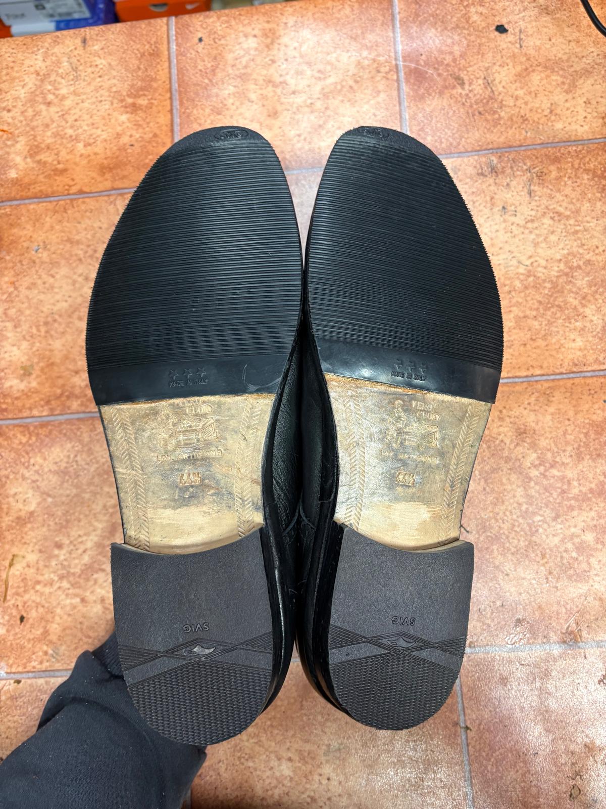 Scarpe classiche dopo la sostituzione di suola e tacco